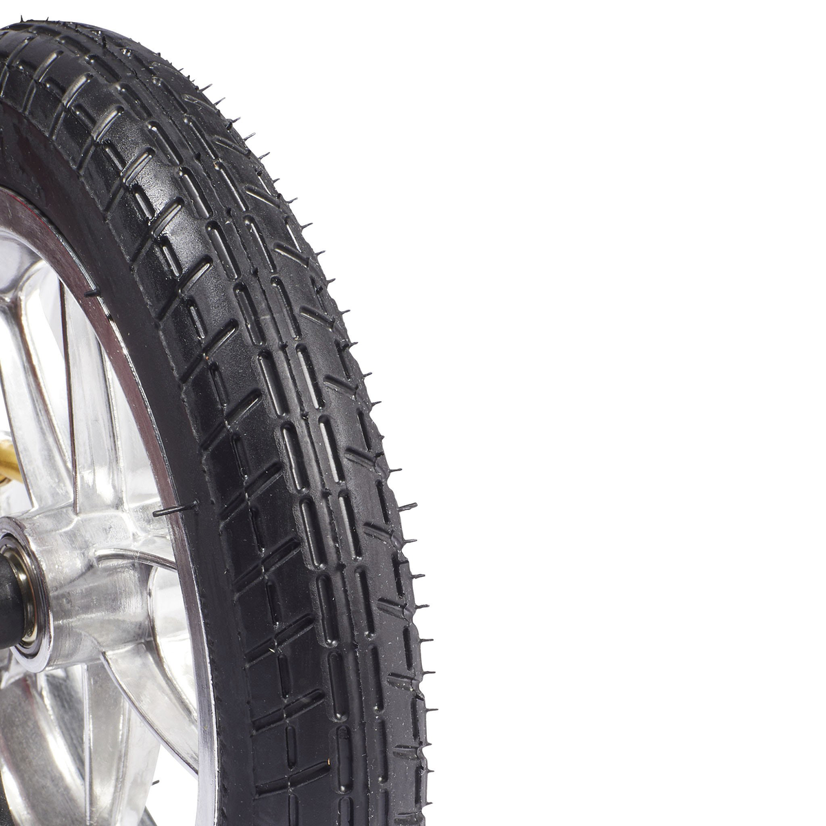 COMODITA TIPO ALL TERRAIN-Wheel up close